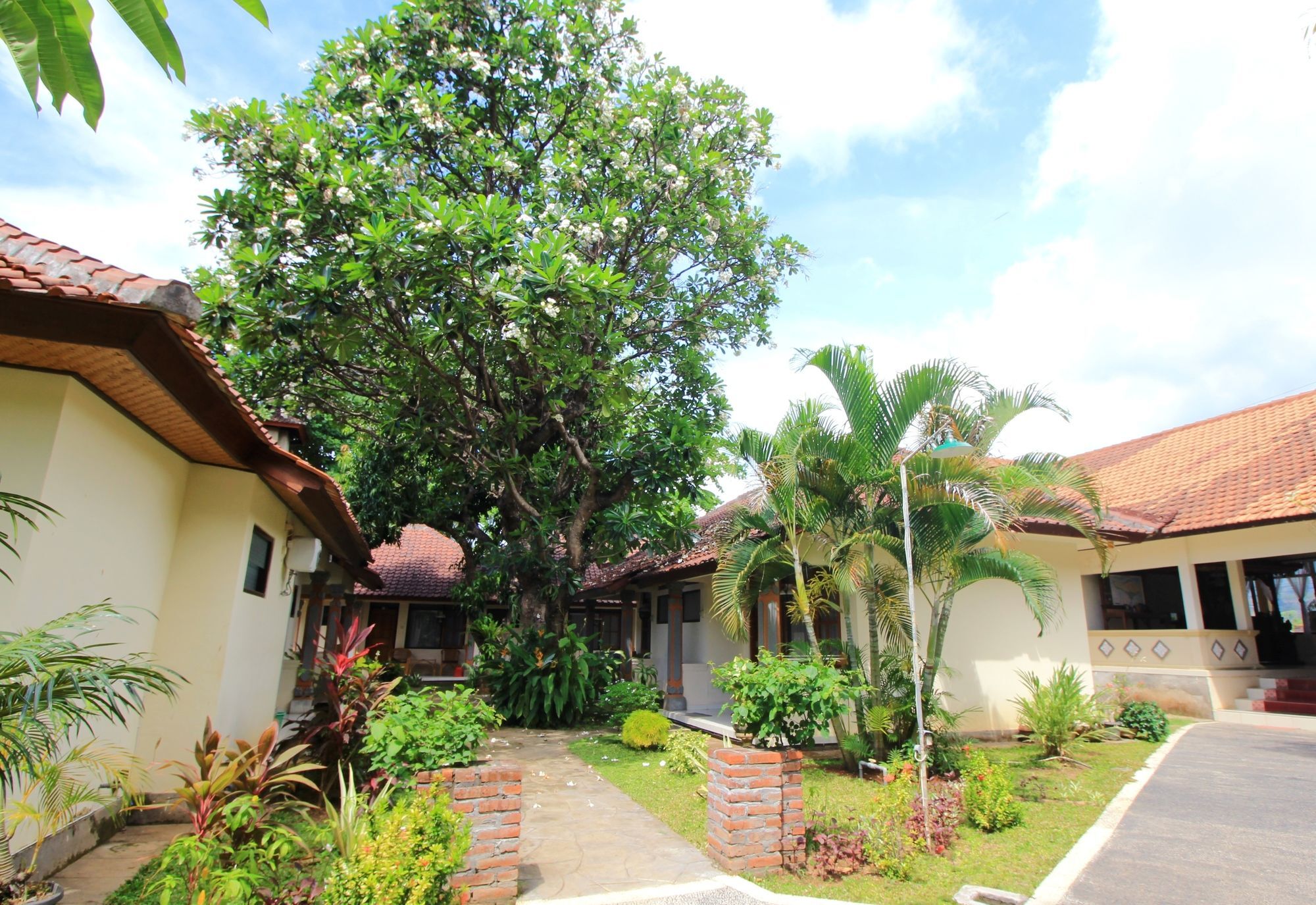 Lovina Beach Hotel Pabean Buleleng Extérieur photo
